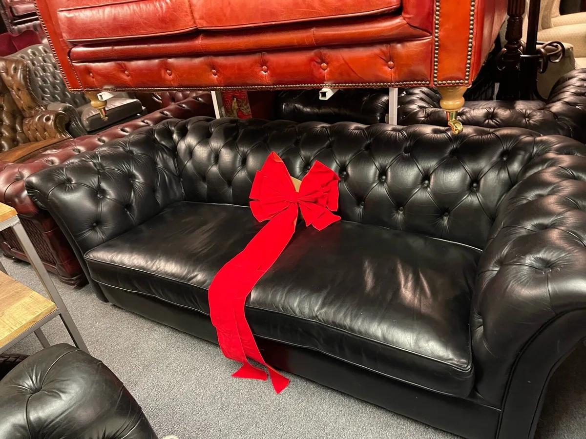 Soft black leather chesterfield 🎄🎄🎄 - Image 1