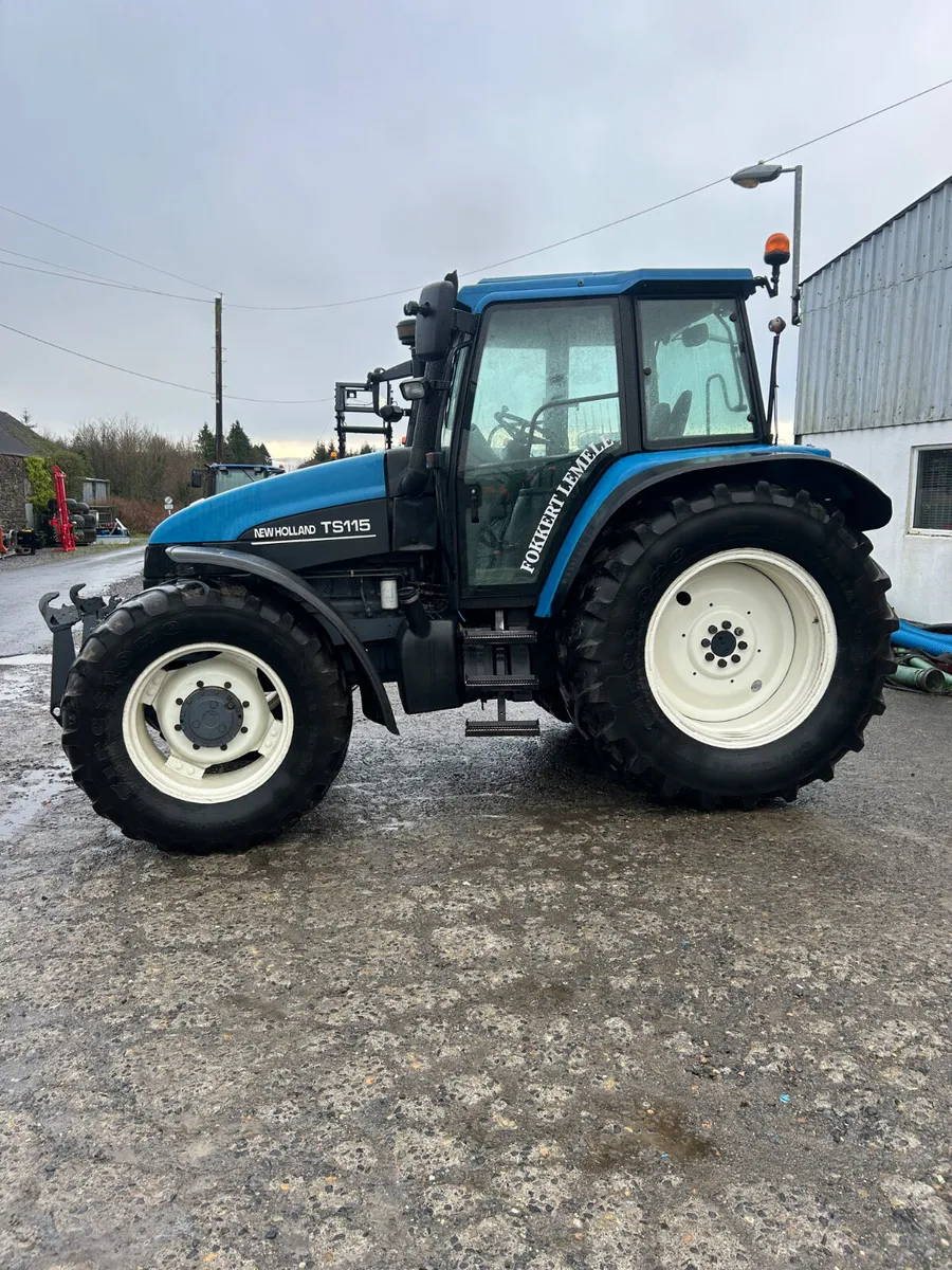 2002 New Holland TS115 - Image 2