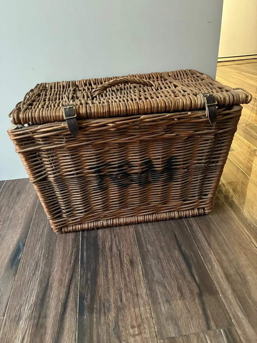 Fortnum & Mason vintage wicker picnic basket - Image 3