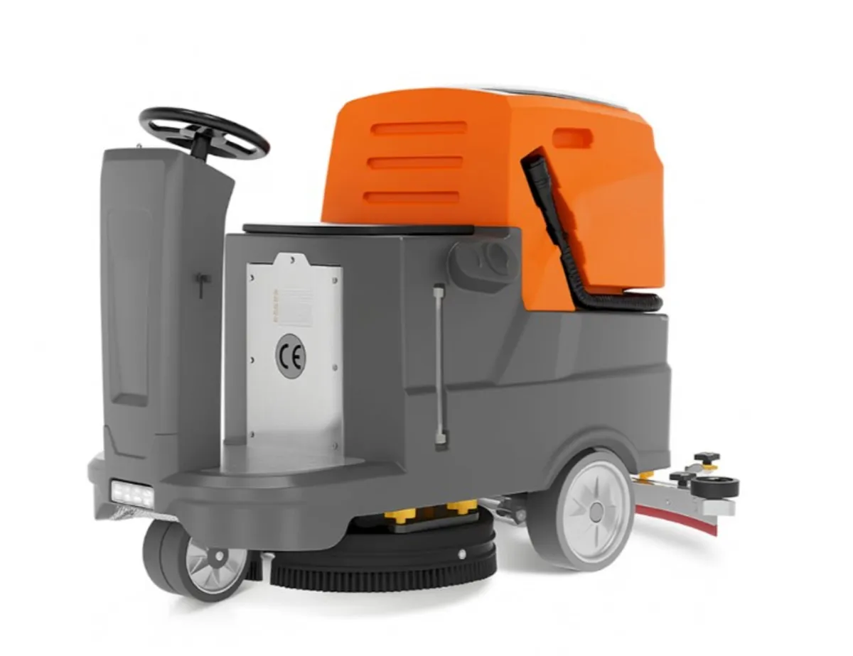 Piranha R56 Ride on Floor Scrubber Dryer - Image 1