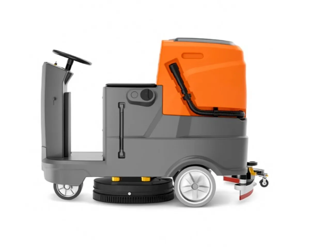 Piranha R56 Ride on Floor Scrubber Dryer - Image 2