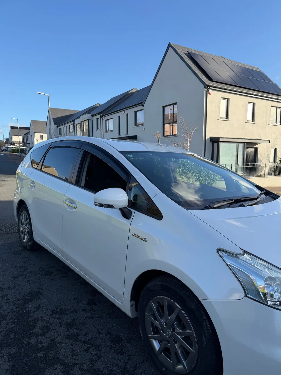 Toyota Prius 2013 alpha - Image 2