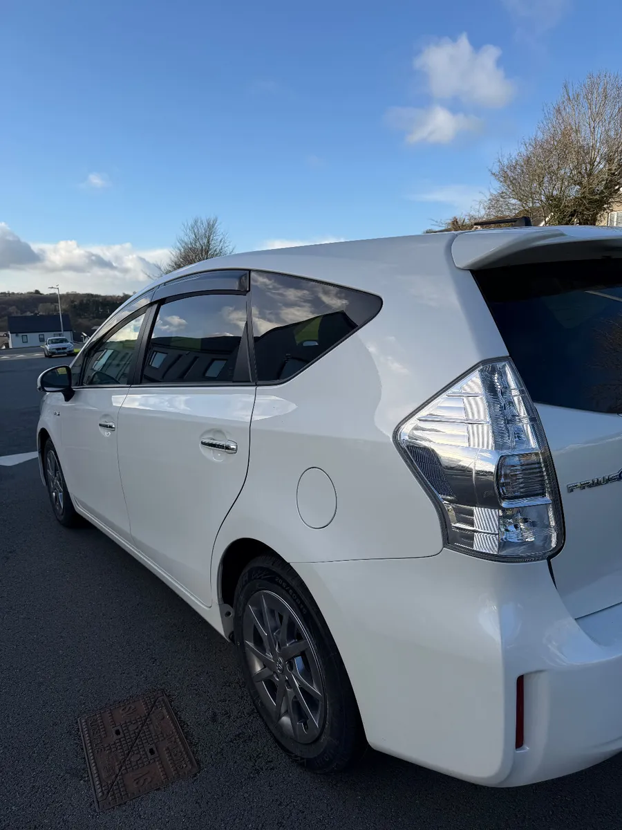Toyota Prius 2013 alpha - Image 4
