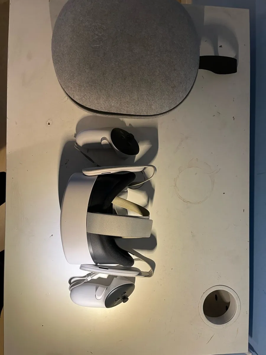 Meta Quest 3s+Xbox one with games LOOK IN DESC - Image 3