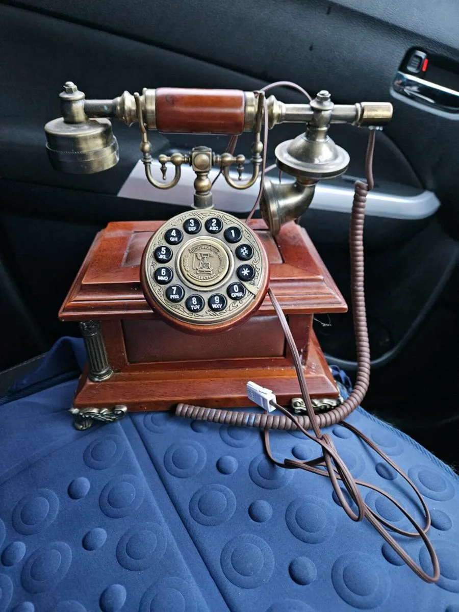 Vintage telephone - Image 1