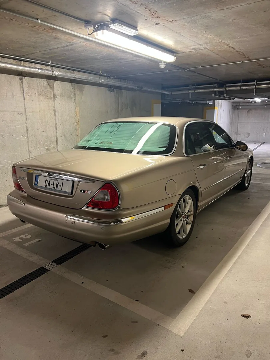 2004 Jaguar XJ Super V8 - Image 4
