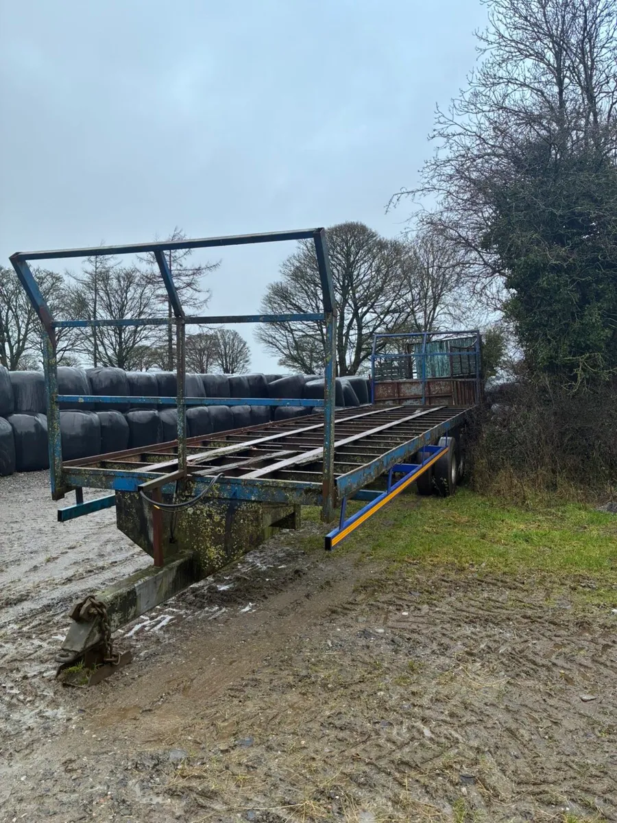 Bale trailer - Image 2