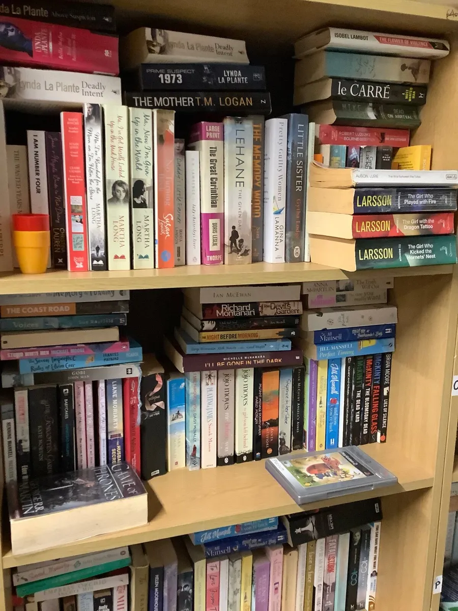 Large selection of 200 books - Image 2