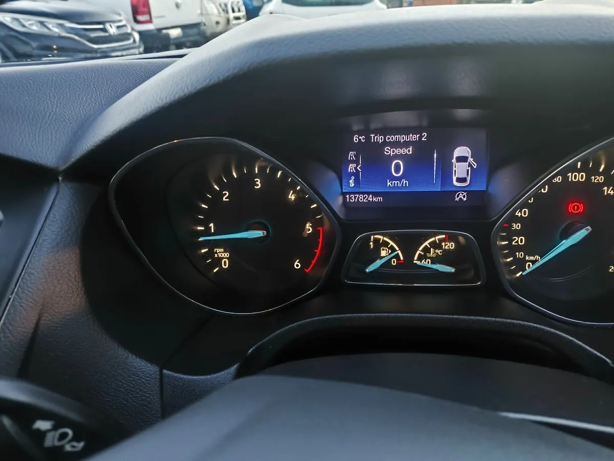 Ford Focus 2016 zetec - Image 4