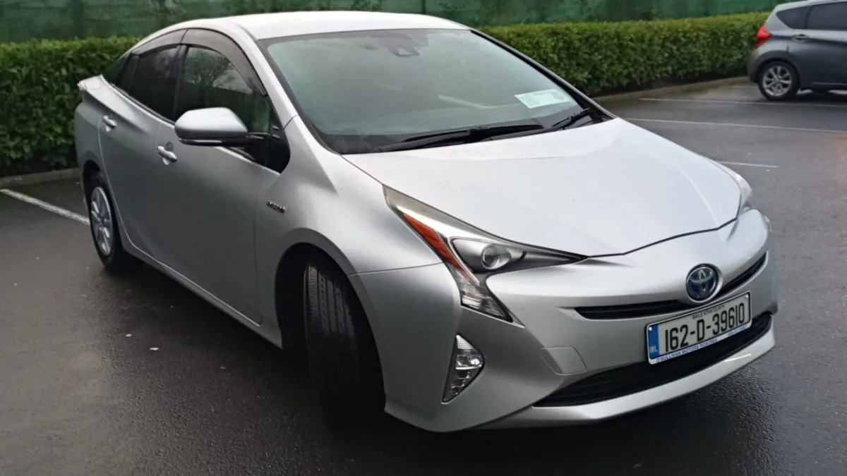 TOYOTA PRIUS / 2016 / 1.8 PETROL HYBRID / AUTO - Image 3