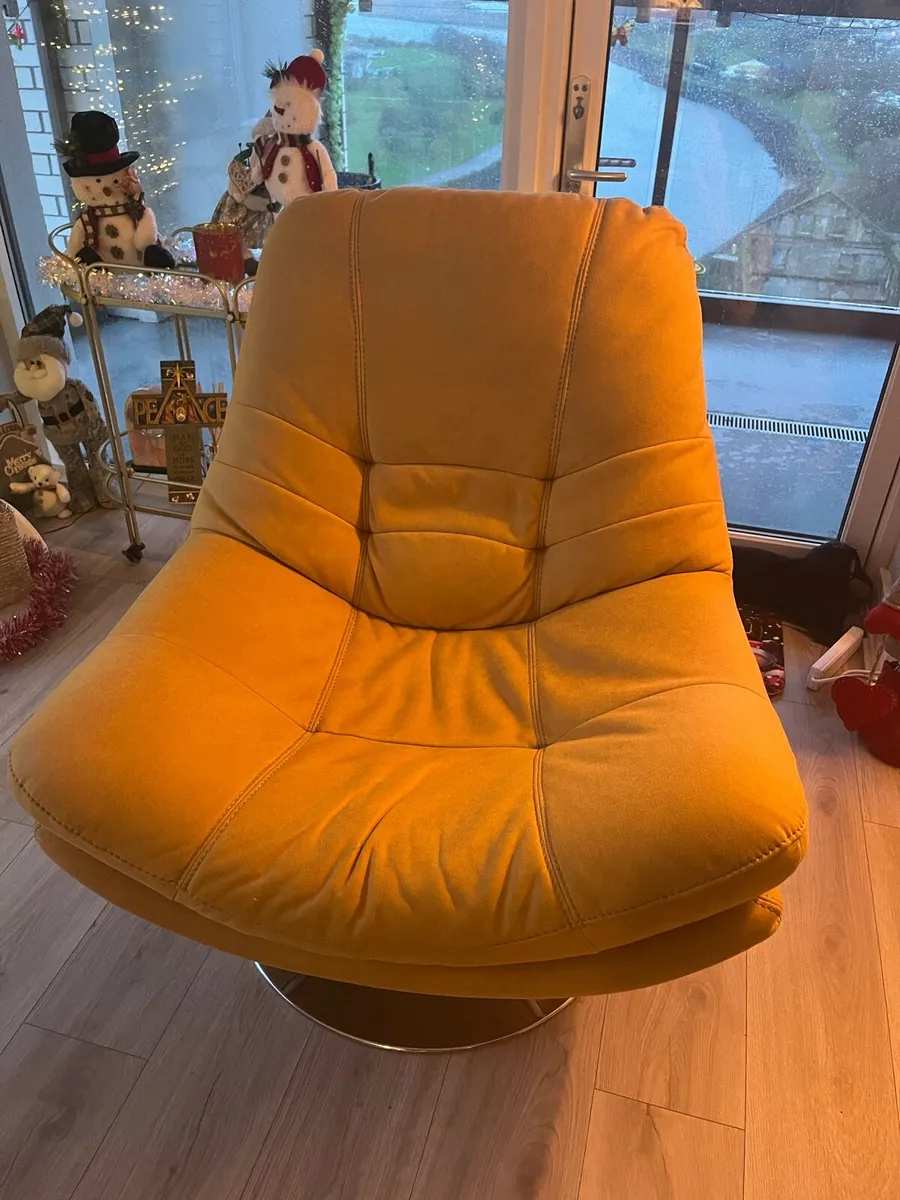 Large Fabric Swivel Chair - Image 1