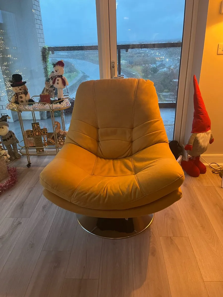 Large Fabric Swivel Chair - Image 3