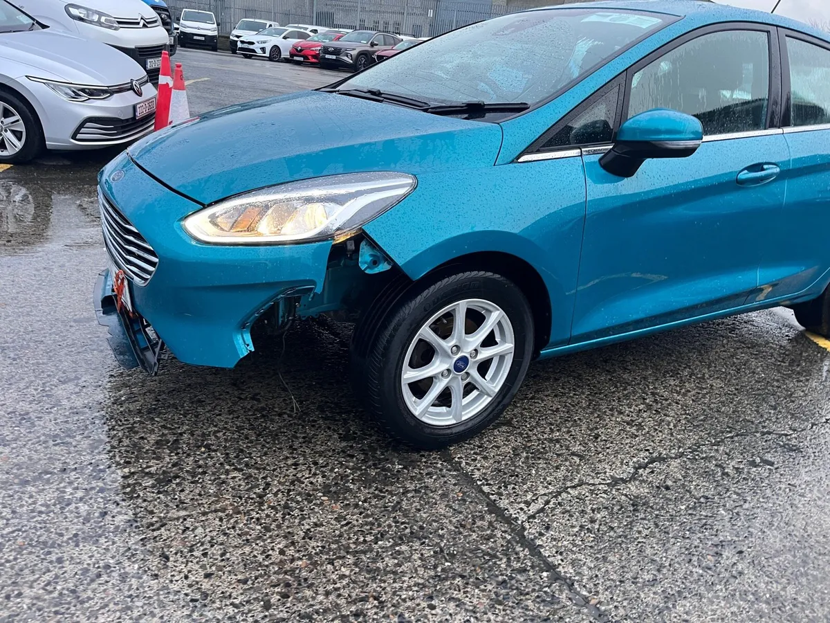 Ford / Fiesta / Titanium 1.10 85PS 5SPD 4DR - Image 3