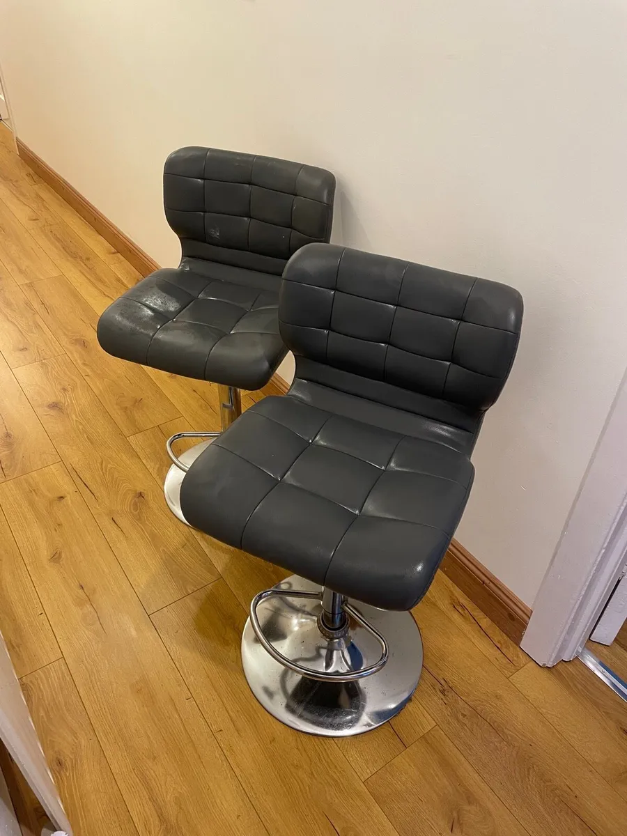2 bar stools dark grey (2 for €60) - Image 1