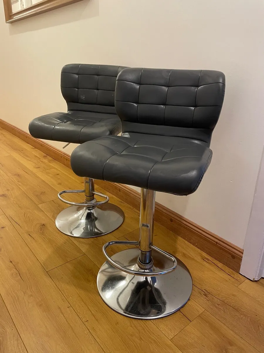 2 bar stools dark grey (2 for €60) - Image 4