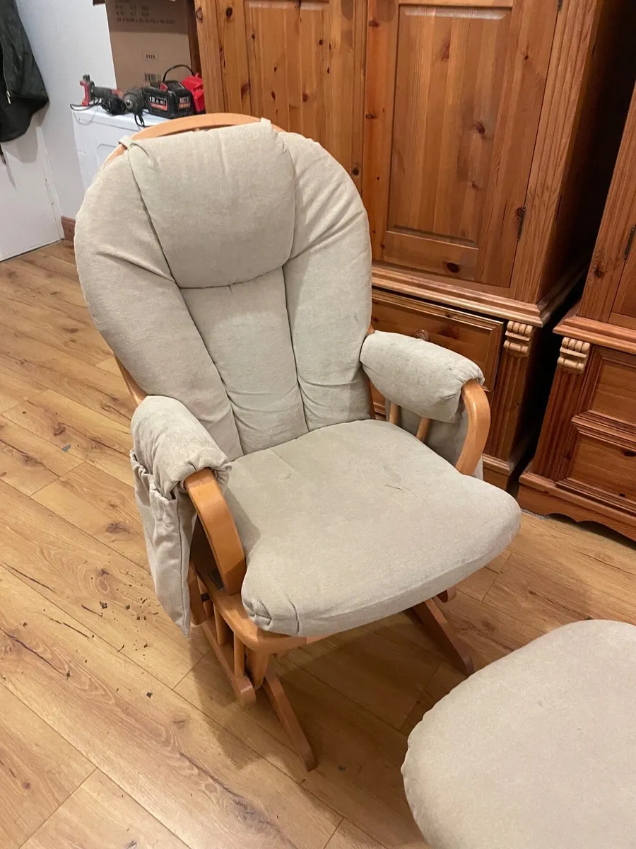 Mama & Papas rocking chair + foot stool - Image 3
