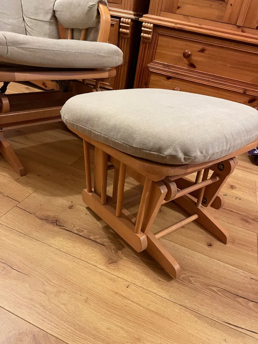 Mama & Papas rocking chair + foot stool - Image 4
