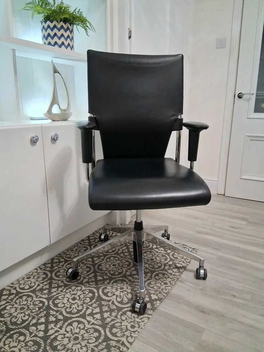 Executive Leather Office Chair - Image 1