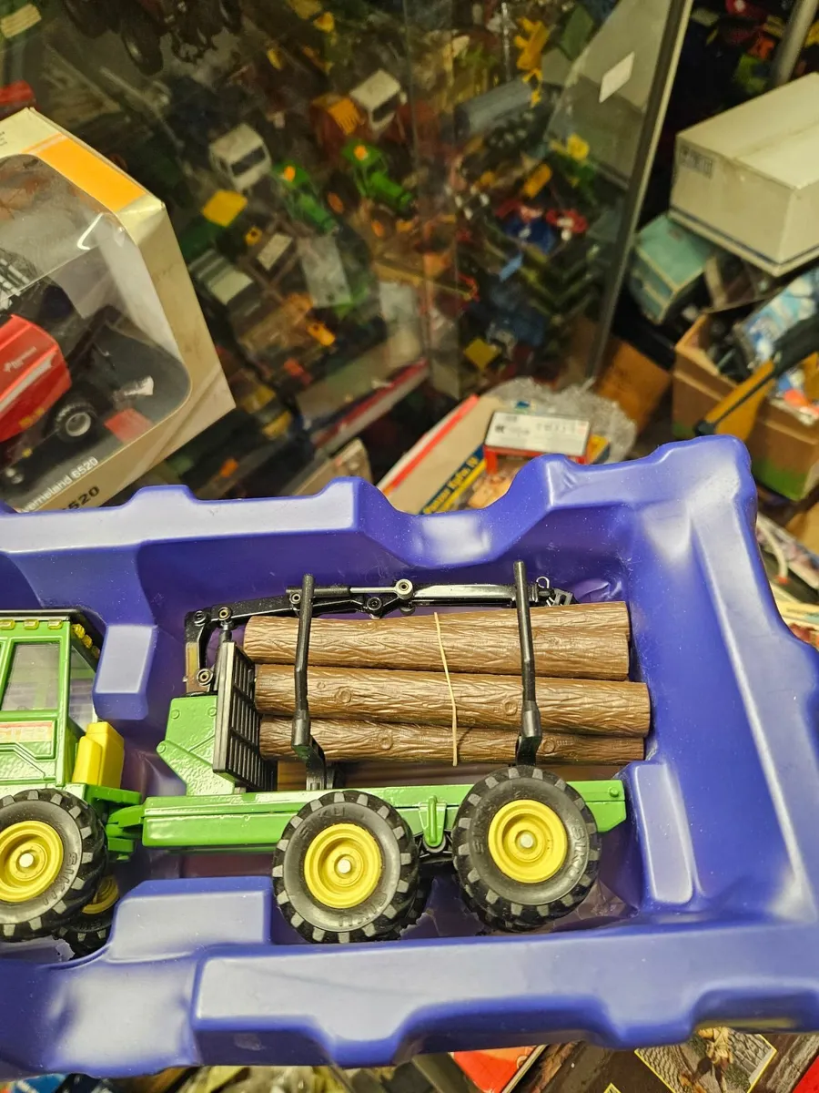 Britain's Siku John Deere Forestry Log Forwarder - Image 3