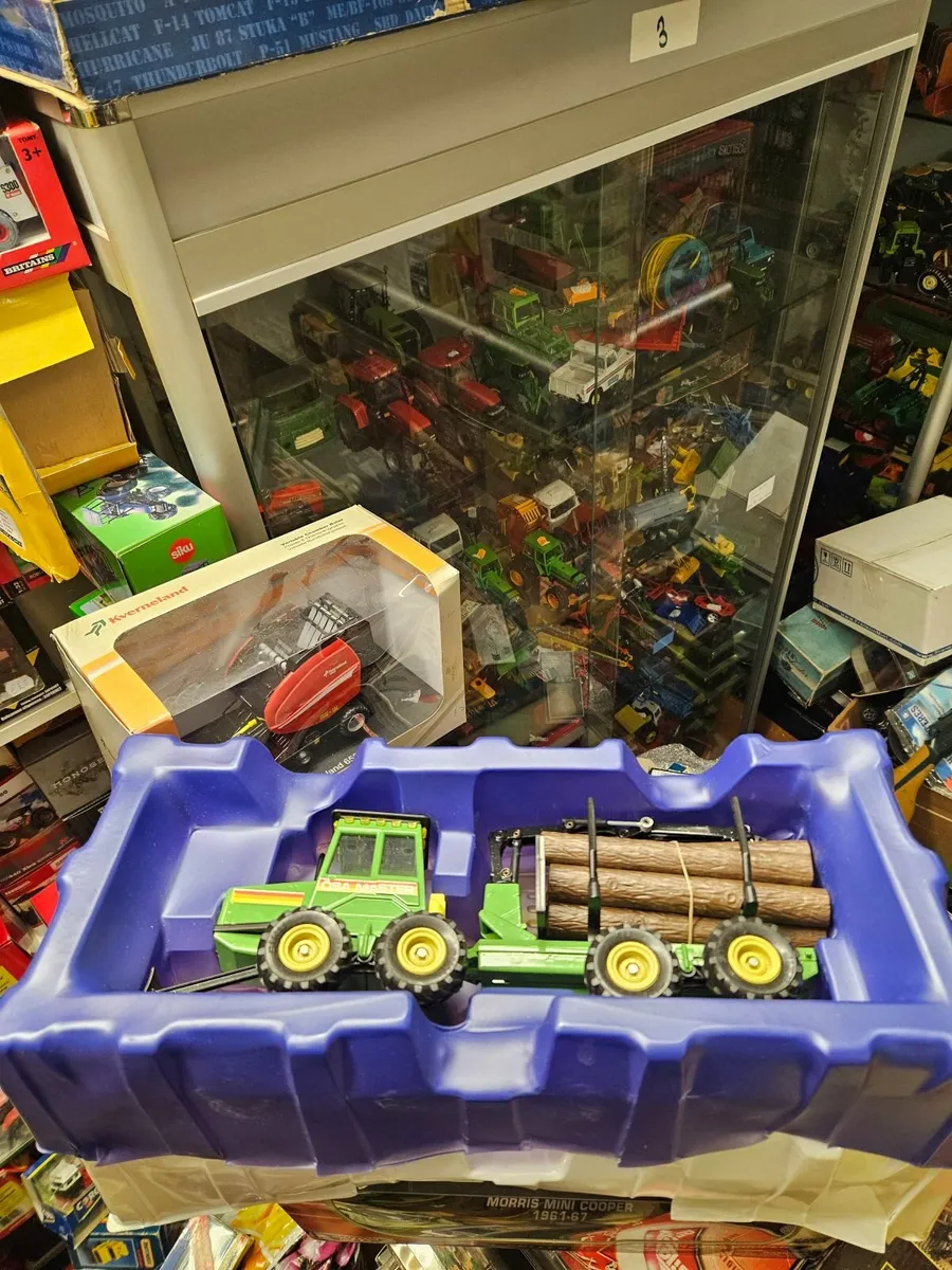 Britain's Siku John Deere Forestry Log Forwarder - Image 1