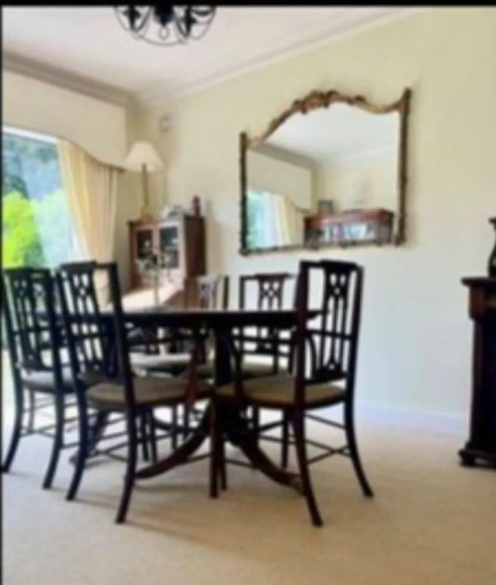 Table and 8 chairs - Image 3