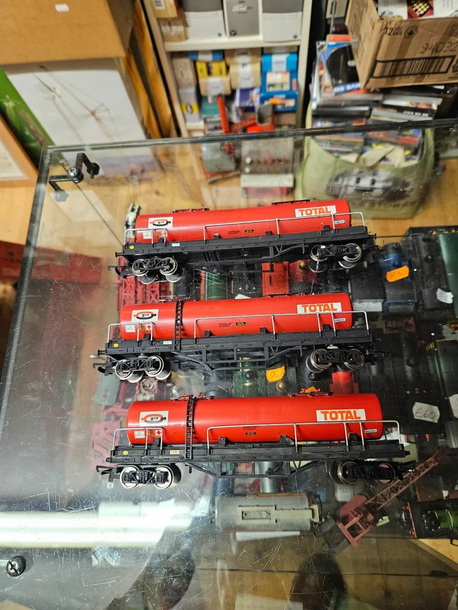 Hornby Triang OO Gauge Wagons - Image 1