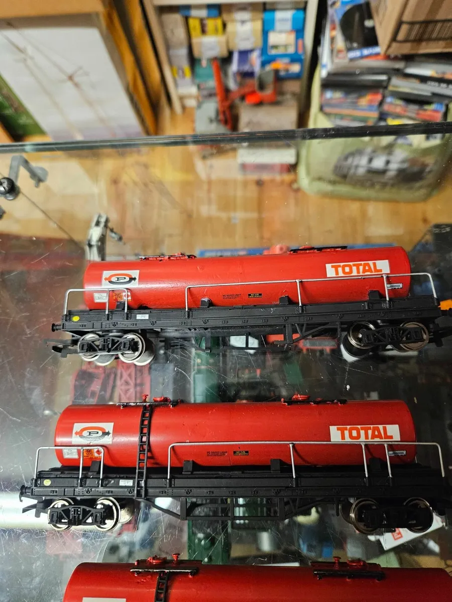 Hornby Triang OO Gauge Wagons - Image 2