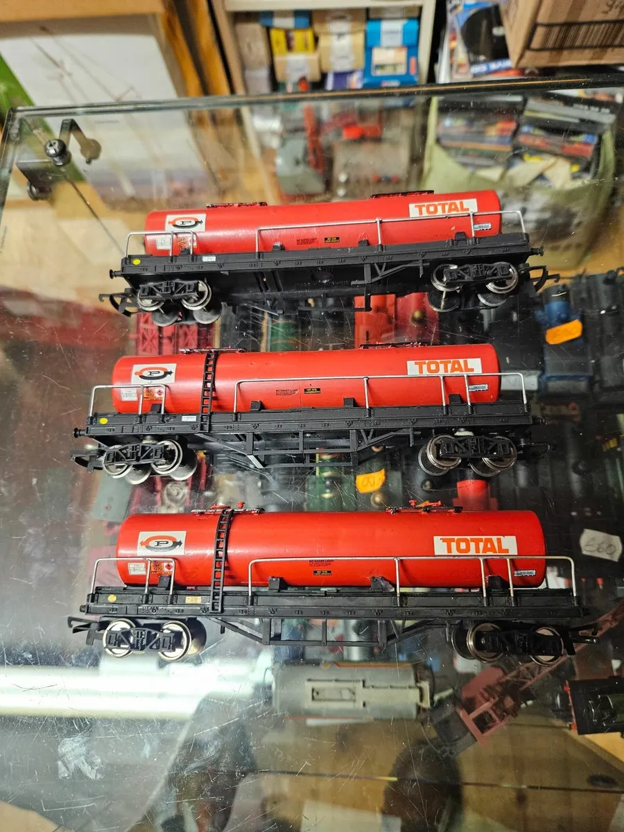 Hornby Triang OO Gauge Wagons - Image 3