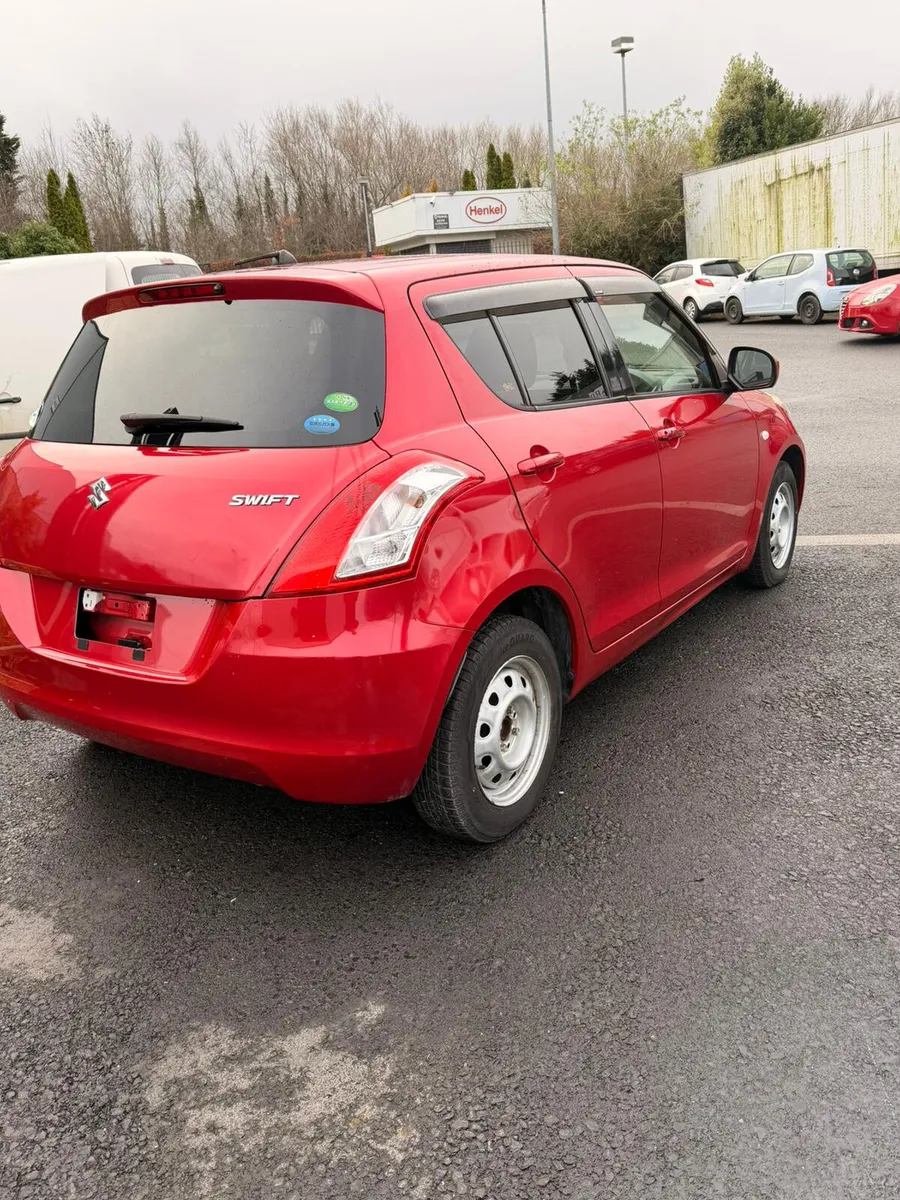 SUZUKI SWIFT 2015 RED - Image 2