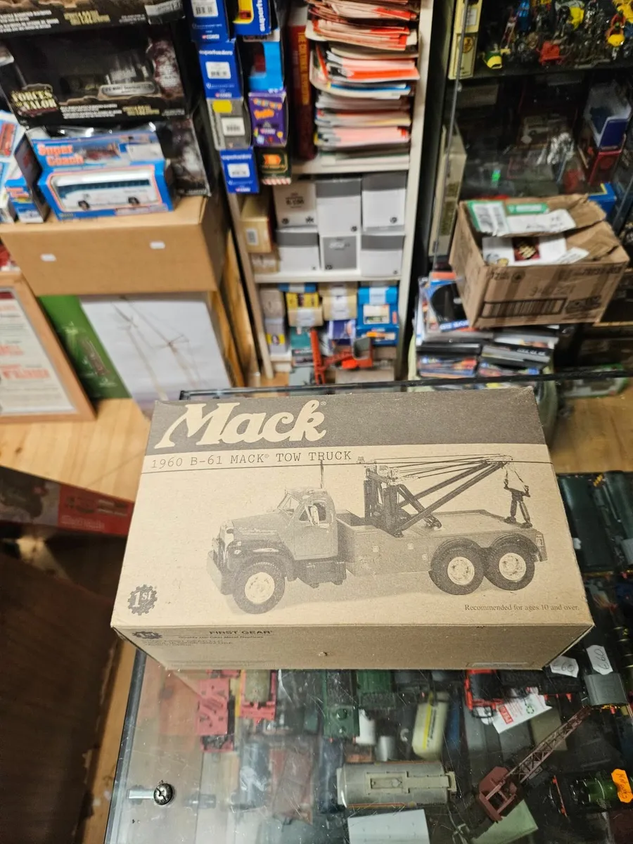 Corgi First Gear Mack Tow Truck Wrecker 1.34 - Image 3