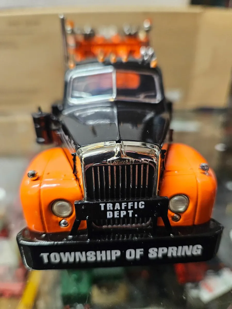 Corgi First Gear Mack Tow Truck Wrecker 1.34 - Image 1