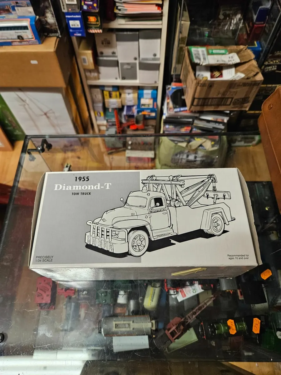 Corgi First Gear Diamond T Tow Truck Wrecker 1.34 - Image 2