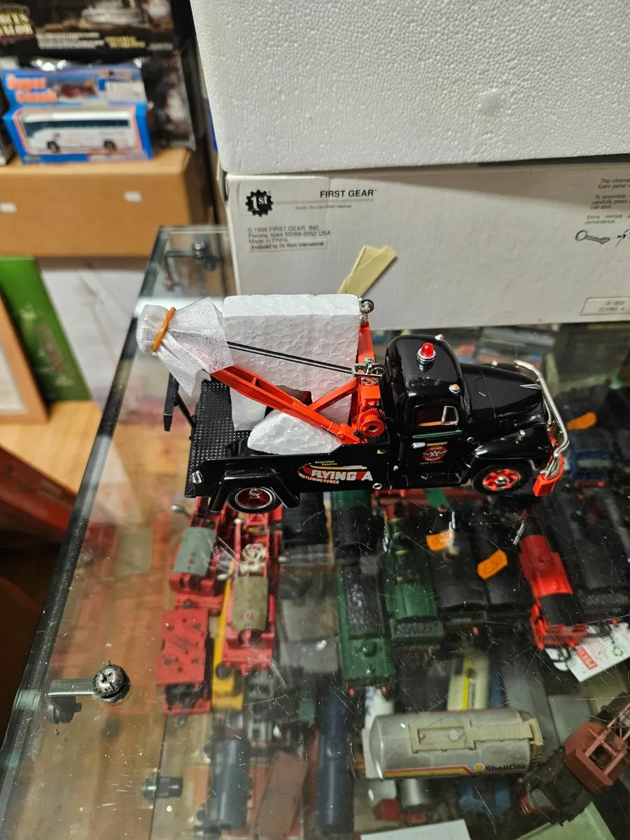 Corgi First Gear Diamond T Tow Truck Wrecker 1.34 - Image 4