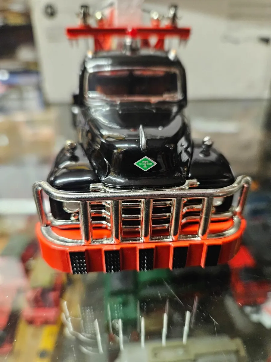 Corgi First Gear Diamond T Tow Truck Wrecker 1.34 - Image 1