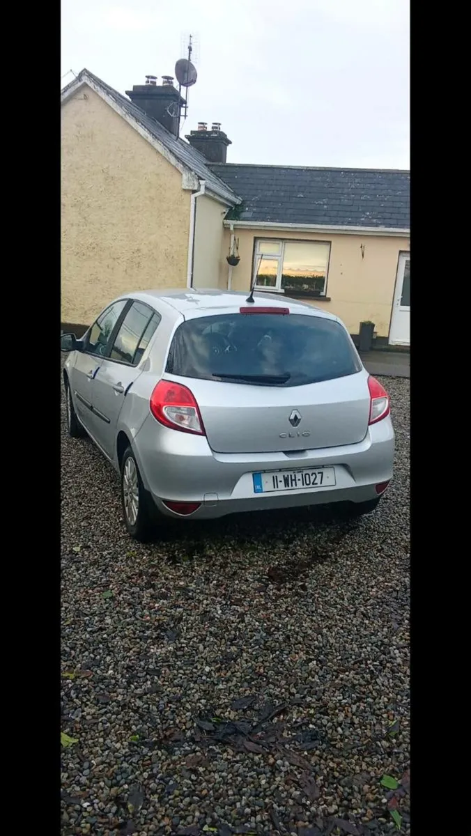 2011 reanult clio nct.12/26.   77 k .miles - Image 4