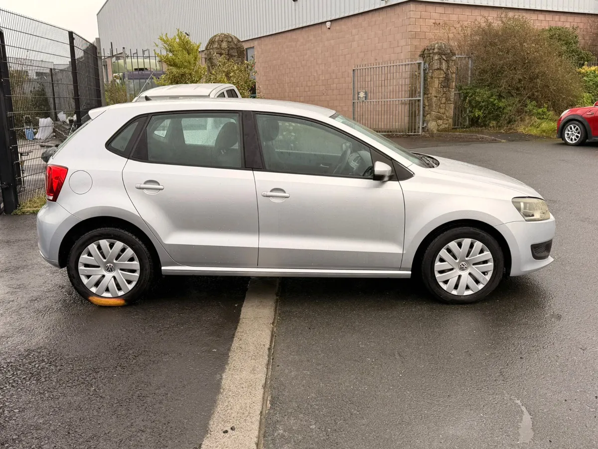 VOLKSWAGON POLO 2010 SILVER - Image 2