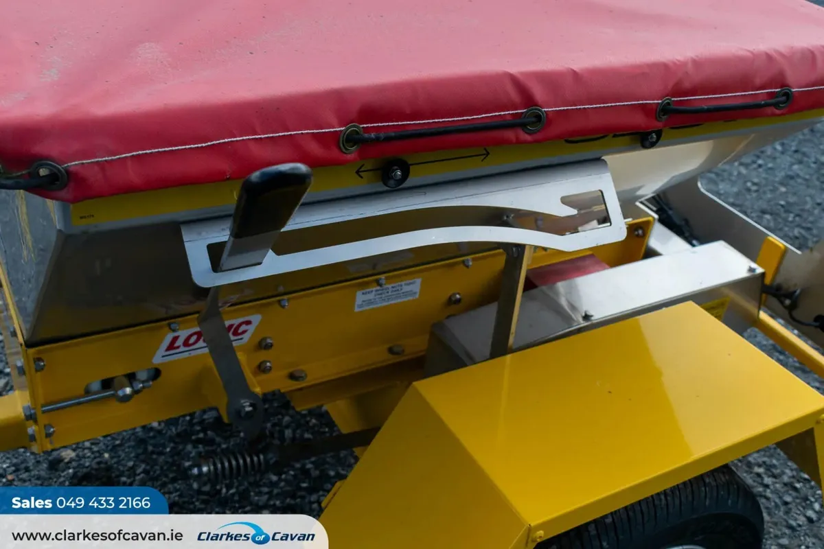 New Logic GDS150R Salt Spreader - Image 4