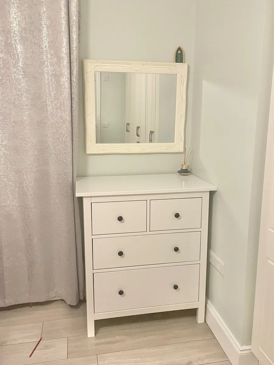 Set of drawers /dresser - Image 1