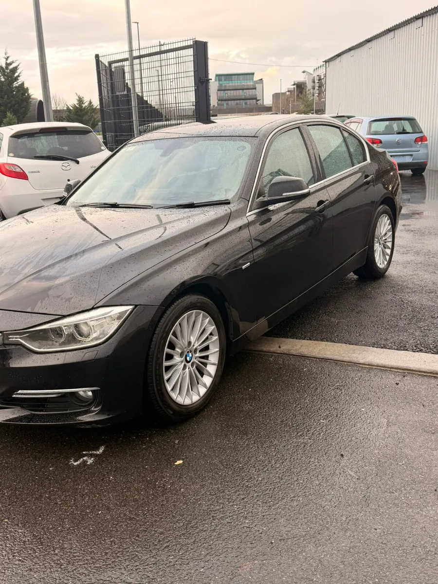 BMW 320I 2012 BLACK - Image 2