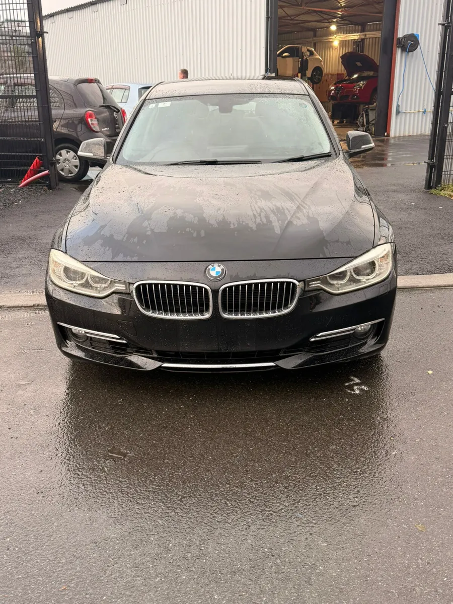 BMW 320I 2012 BLACK - Image 1
