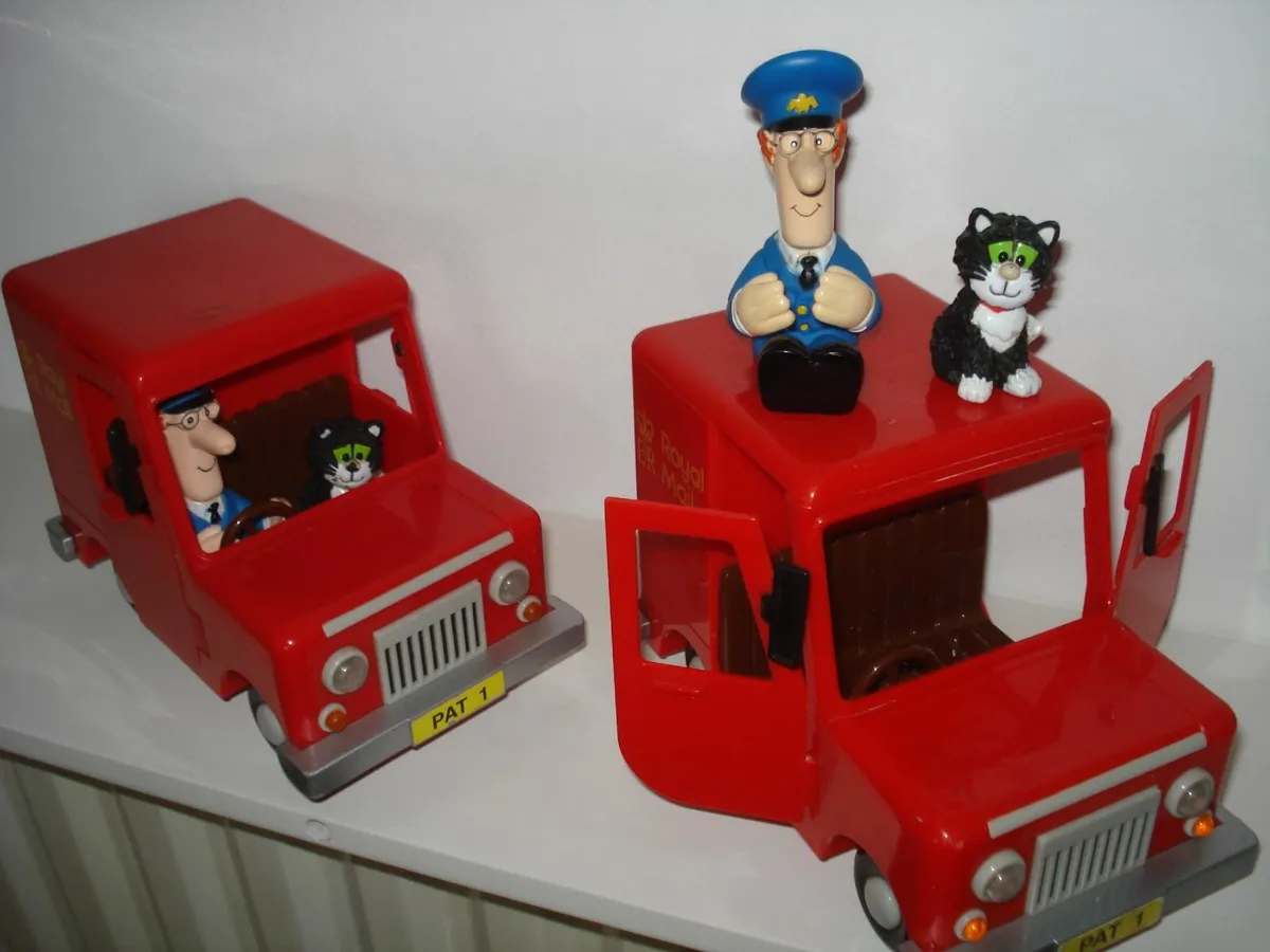 POSTMAN PAT RED VAN WITH PAT & CAT FIGURES. - Image 1