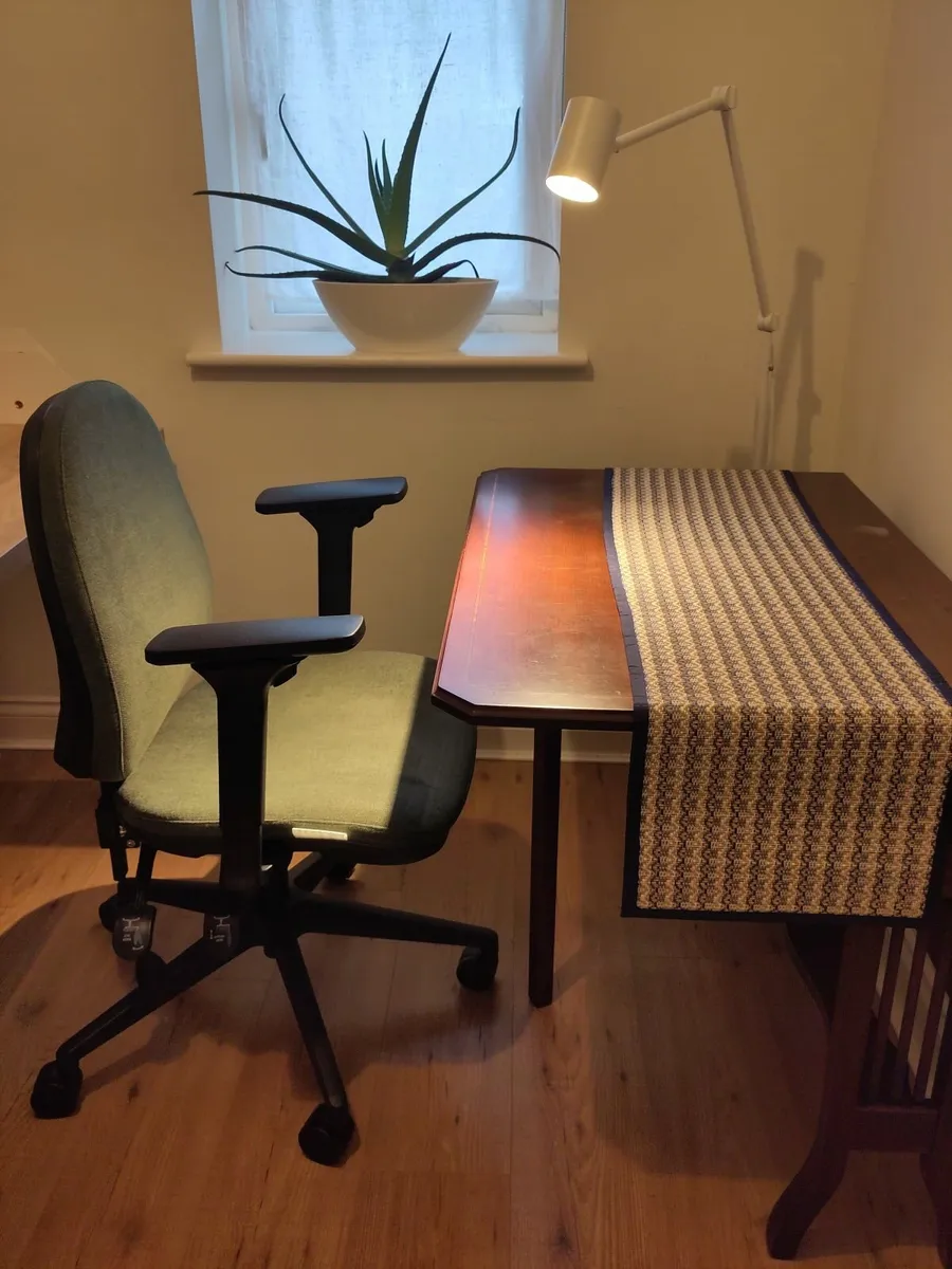 Nearly new office chair - Image 1