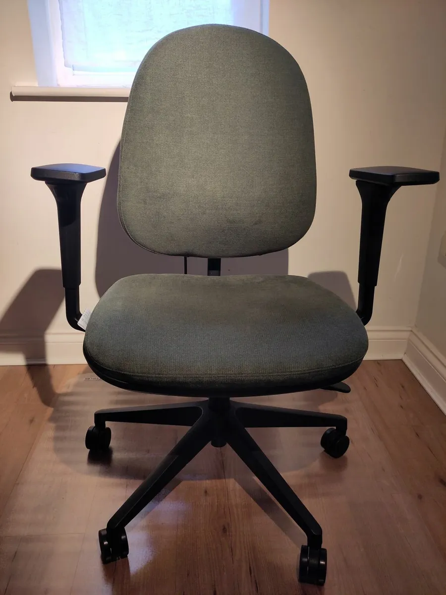 Nearly new office chair - Image 2