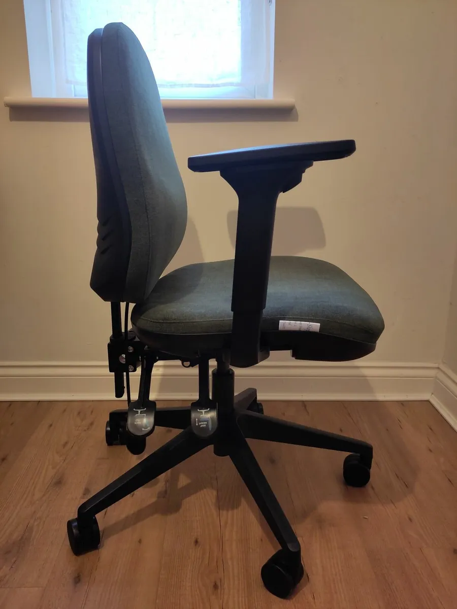 Nearly new office chair - Image 3