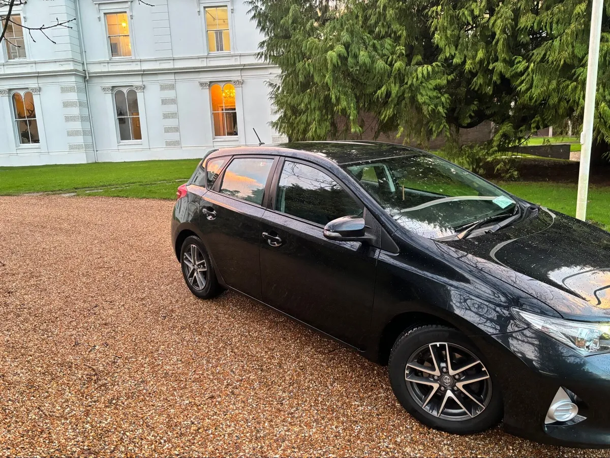 2014 Toyota Auris 1.4 d4d 6 speed high spec model - Image 1