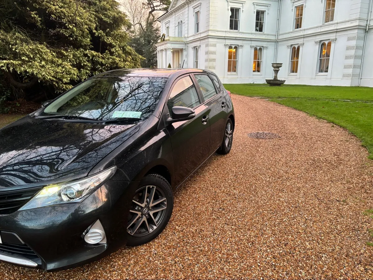 2014 Toyota Auris 1.4 d4d 6 speed high spec model - Image 2