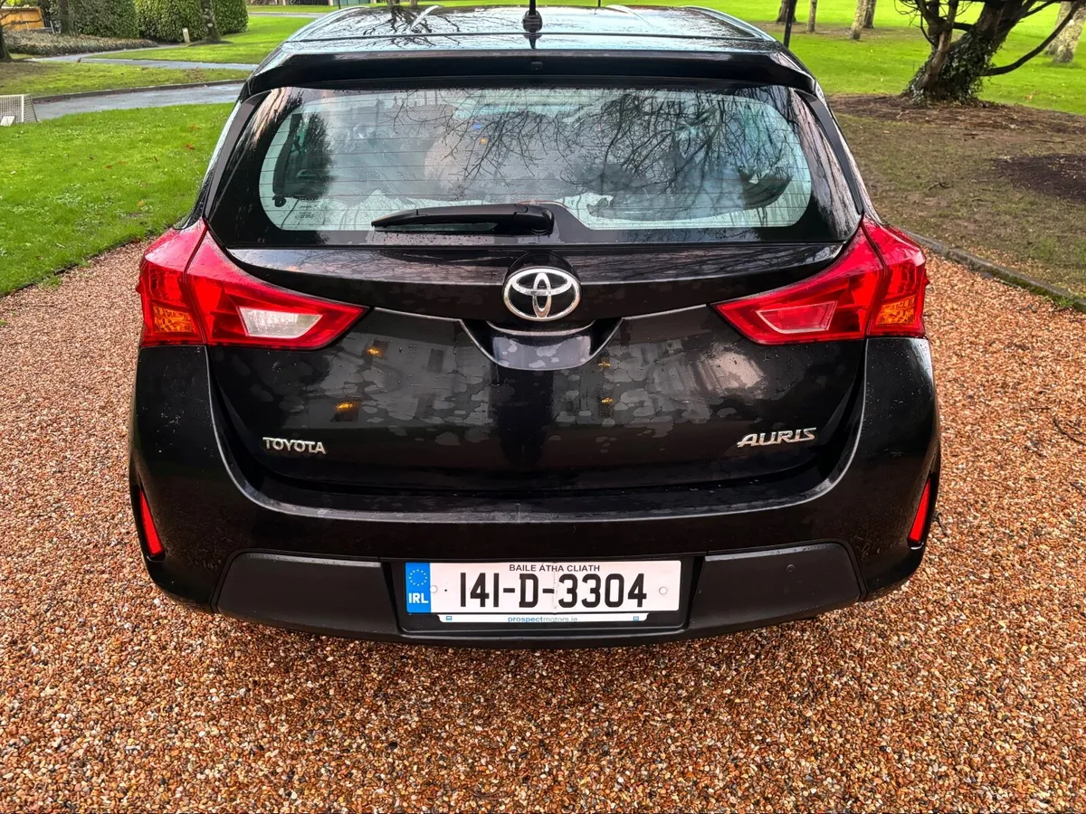 2014 Toyota Auris 1.4 d4d 6 speed high spec model - Image 3