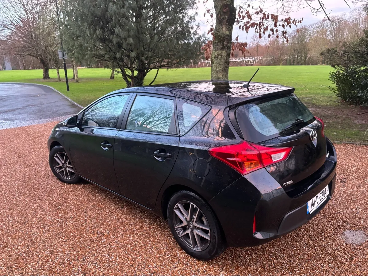 2014 Toyota Auris 1.4 d4d 6 speed high spec model - Image 4