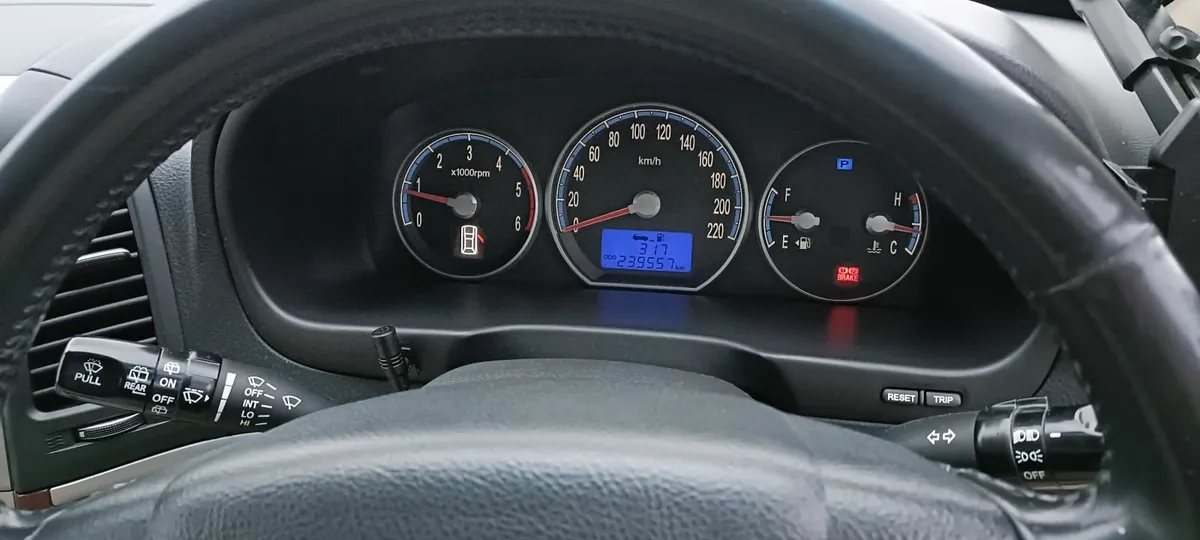 Hyundai Santa Fe 2008 - Image 2