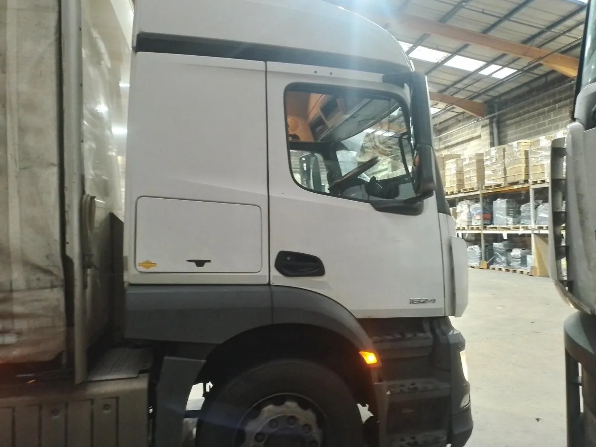 MERCEDES CURTANSIDER ( 2017 ) - Image 4